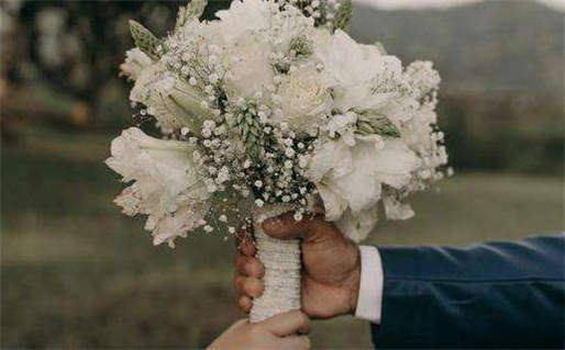 路旁土命五行缺什么_1990年属马路旁土命五行缺什么