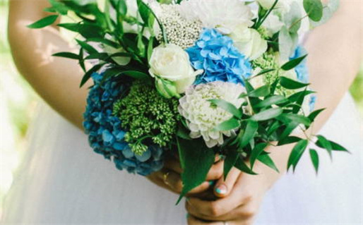 今日农历二〇三二年七月初二黄历迎亲不适宜吗,结婚吉日