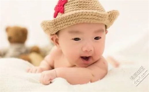 何姓女孩子取名