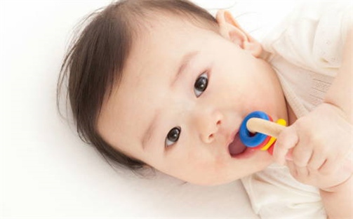 2026年05月08日出生的何姓女孩子取名指南：吉祥好听的名字推荐