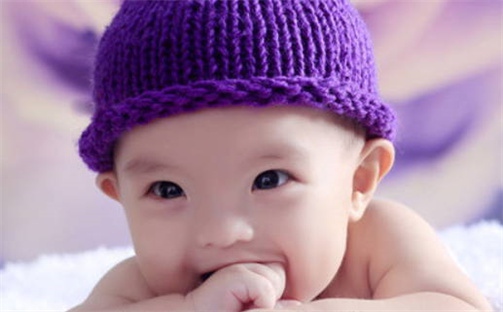 何姓女孩子取名