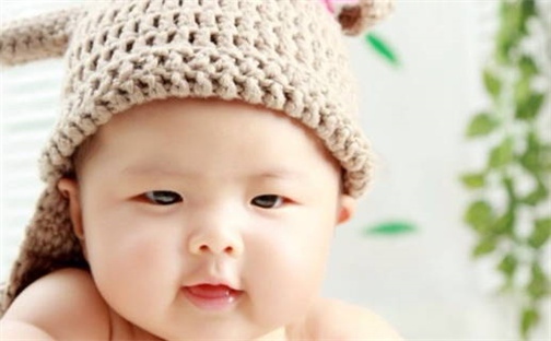 何姓男孩子取名