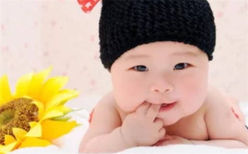 周姓2026年05月06日出生的女孩子五行缺什么？如何科学取名