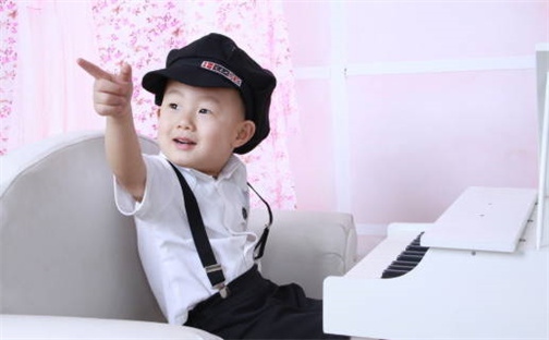 梁姓女孩如何取一个清新自然的好名字？